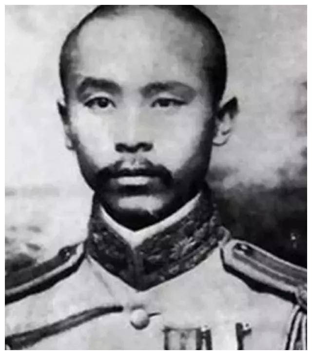 1949年底云南和平解放后留下的特务土匪到处煽动搞破坏